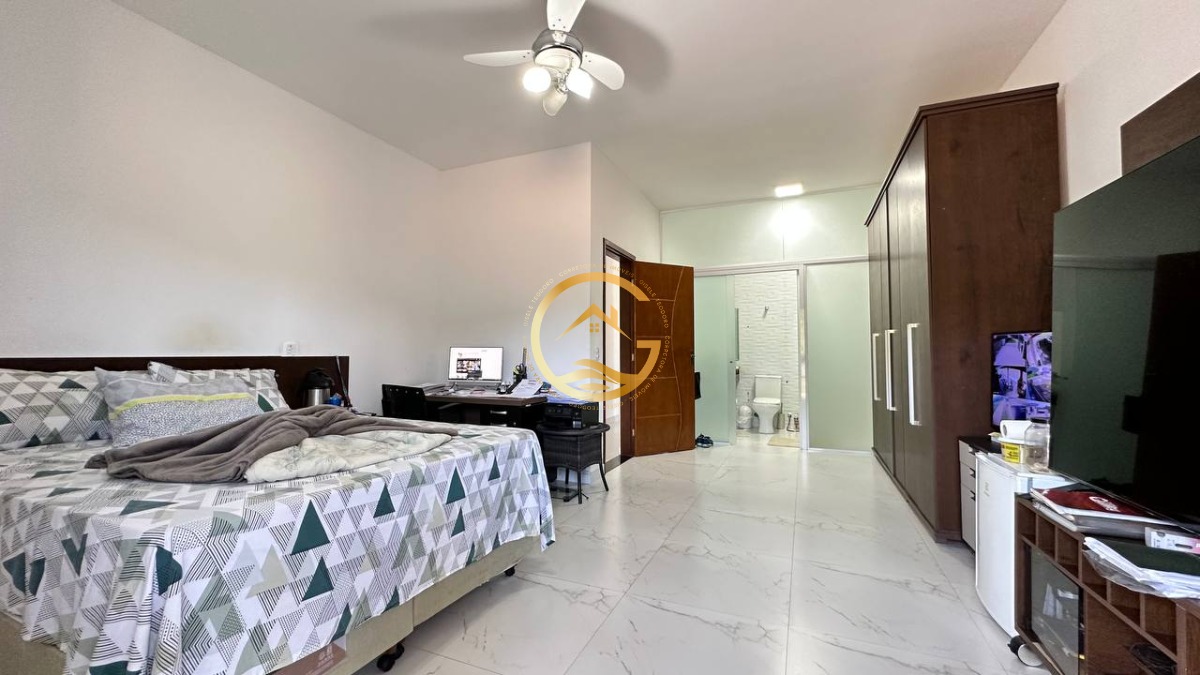 Casa à venda com 6 quartos, 270m² - Foto 17